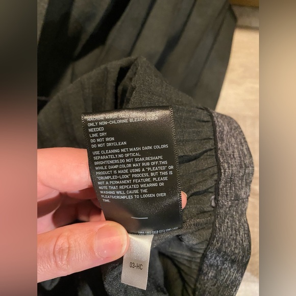 Uniqlo Dark Gray Pleated Maxi Skirt size Medium - Picture 6 of 8